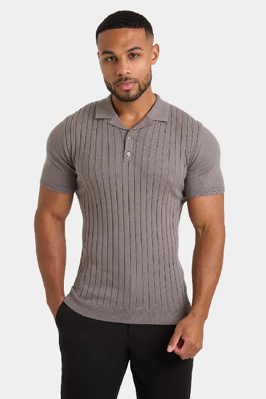 Ribbed Knitted Polo Shirt in Mole