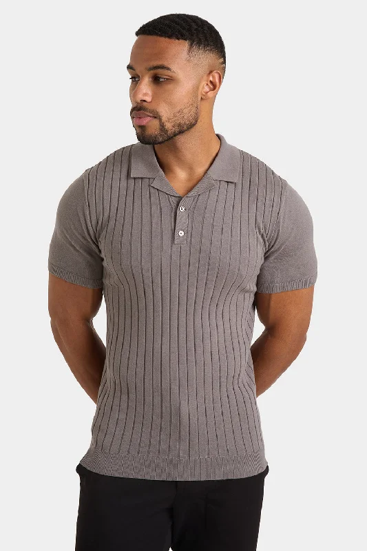 Ribbed Knitted Polo Shirt in Mole